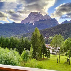 Apartment Deliziosa Mansarda Con Vista Dolomiti, San Vito di Cadore